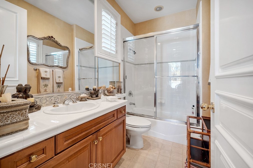 3719 Winford Dr, Los Angeles CA  91356-5810 exterior