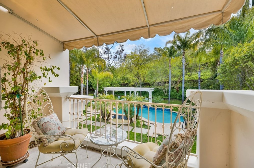 3719 Winford Dr, Los Angeles CA  91356-5810 exterior