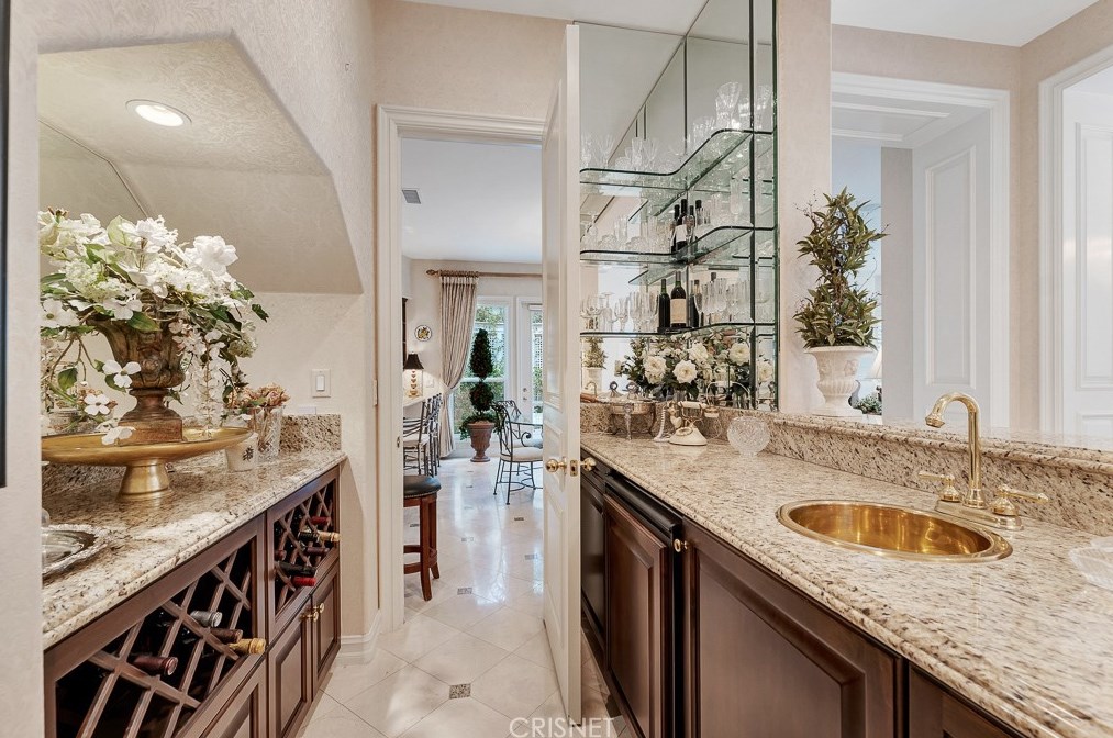 3719 Winford Dr, Los Angeles CA  91356-5810 exterior