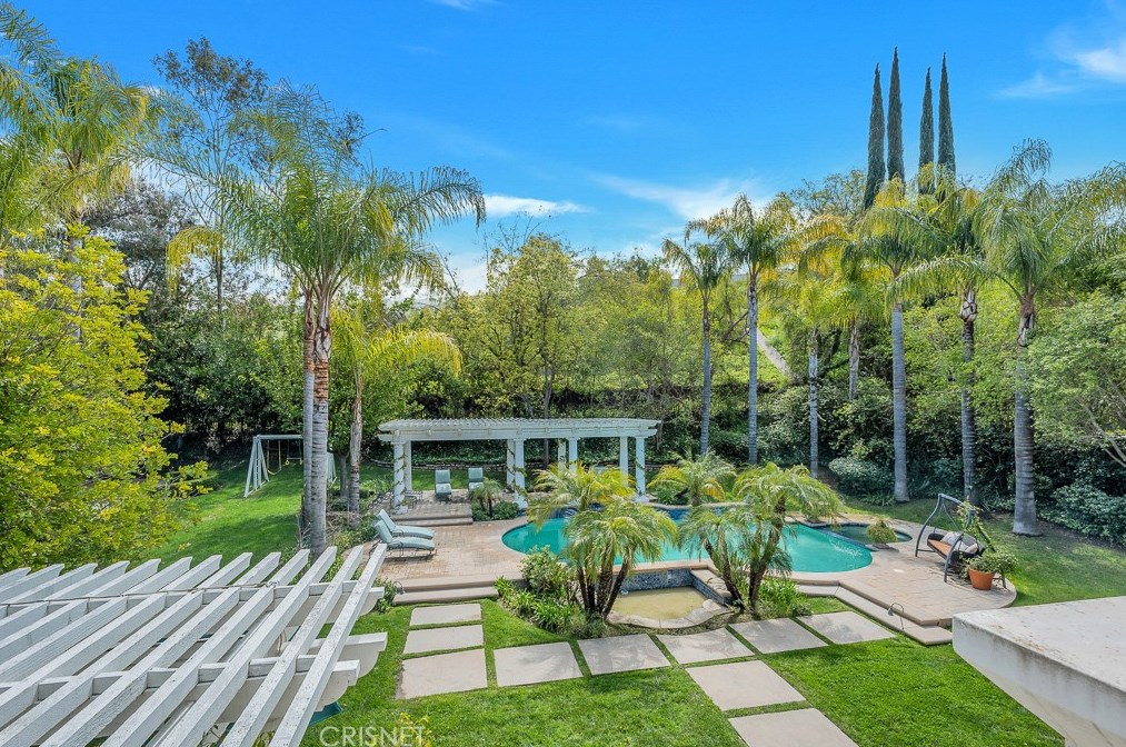 3719 Winford Dr, Los Angeles CA  91356-5810 exterior
