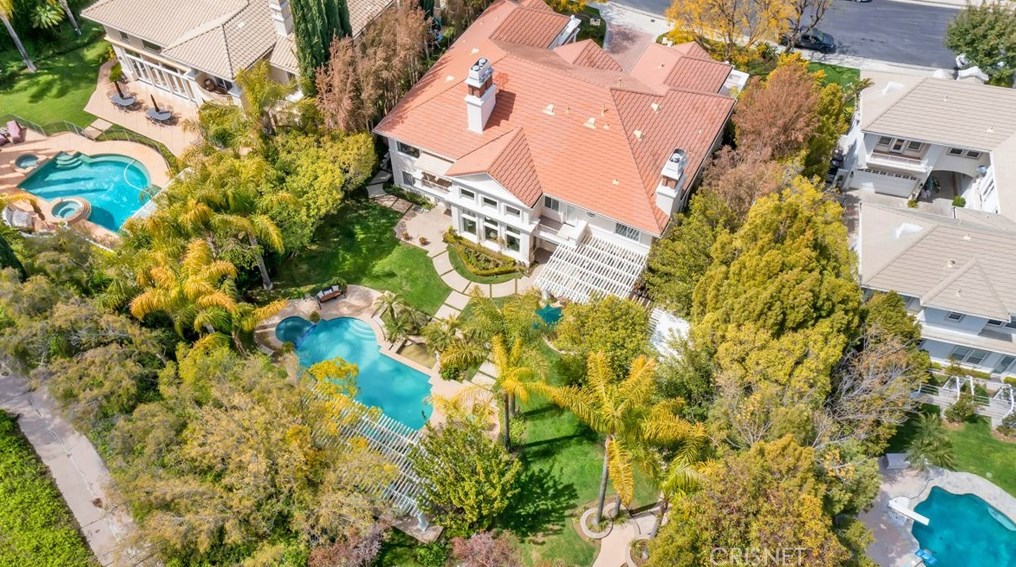 3719 Winford Dr, Los Angeles CA  91356-5810 exterior