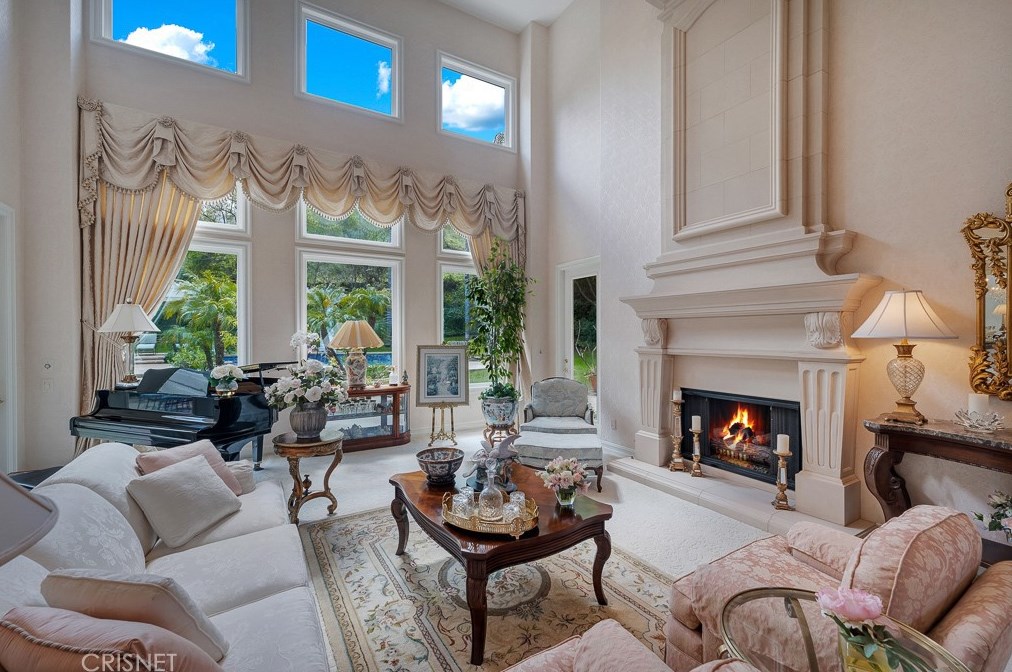 3719 Winford Dr, Los Angeles CA  91356-5810 exterior
