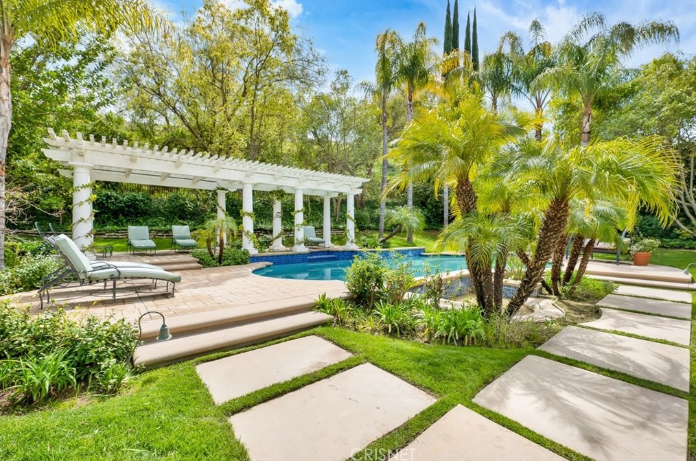 3719 Winford Dr, Los Angeles CA  91356-5810 exterior