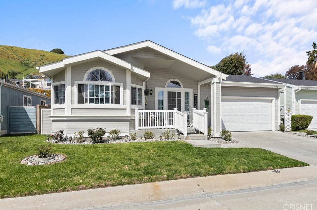 19853 Crest View Dr, Santa Clarita, CA 91351