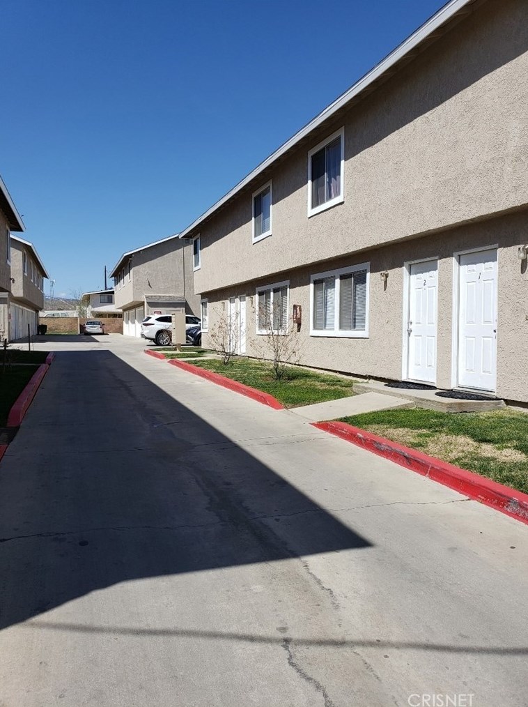 38113 10th St, Palmdale, CA 93550-1910