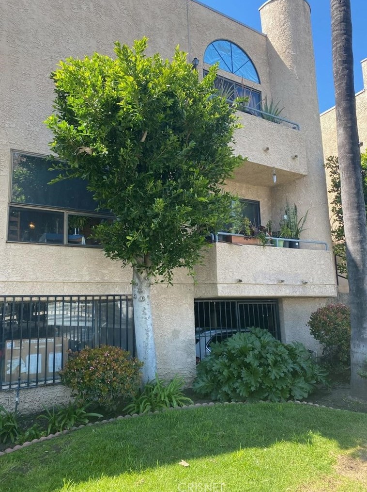 8331 Cedros Ave #14, Van Nuys, CA 91402