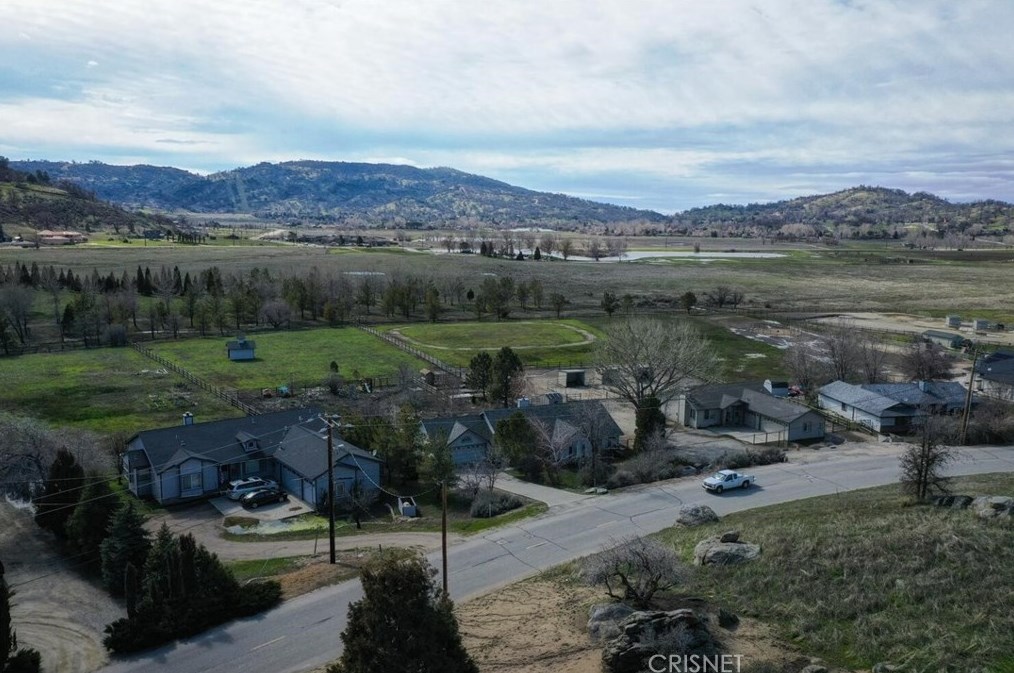23500 Lakeview Dr, Tehachapi, CA 93561