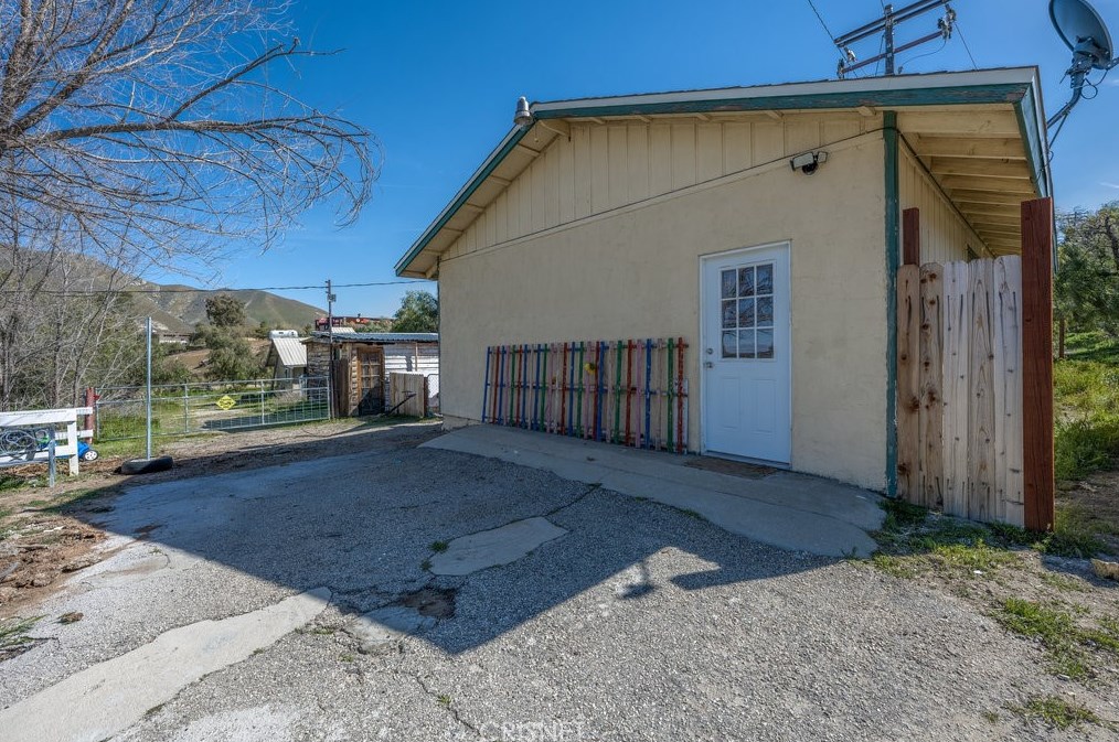 29100 Bootlegger Canyon Rd, Acton CA  93510-2204 exterior