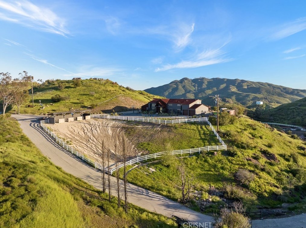 32194 Mulholland Hwy, Malibu CA  90265-2422 exterior