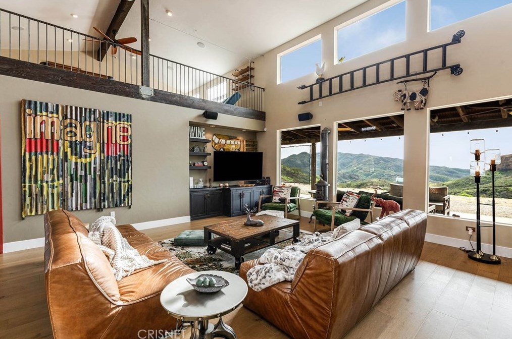 32194 Mulholland Hwy, Malibu CA  90265-2422 exterior