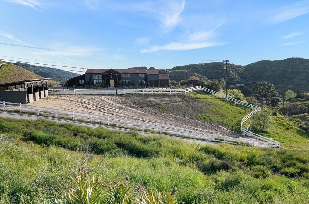 32194 Mulholland Hwy, Malibu CA  90265-2422 exterior