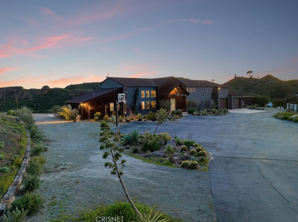 32194 Mulholland Hwy, Malibu CA  90265-2422 exterior