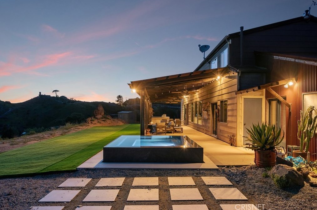 32194 Mulholland Hwy, Malibu CA  90265-2422 exterior