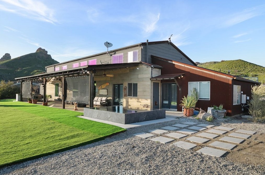 32194 Mulholland Hwy, Malibu CA  90265-2422 exterior