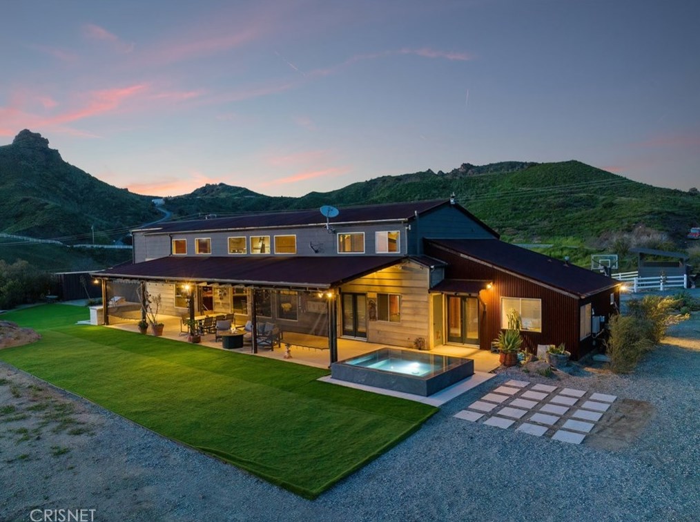 32194 Mulholland Hwy, Malibu CA  90265-2422 exterior