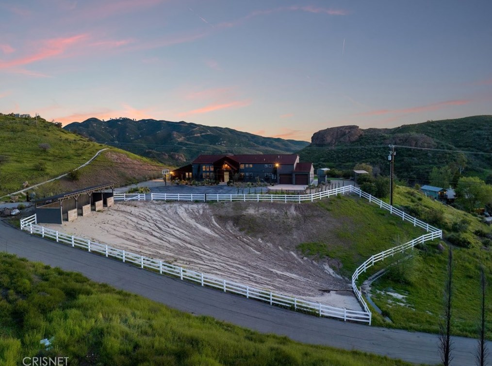 32194 Mulholland Hwy, Malibu CA  90265-2422 exterior