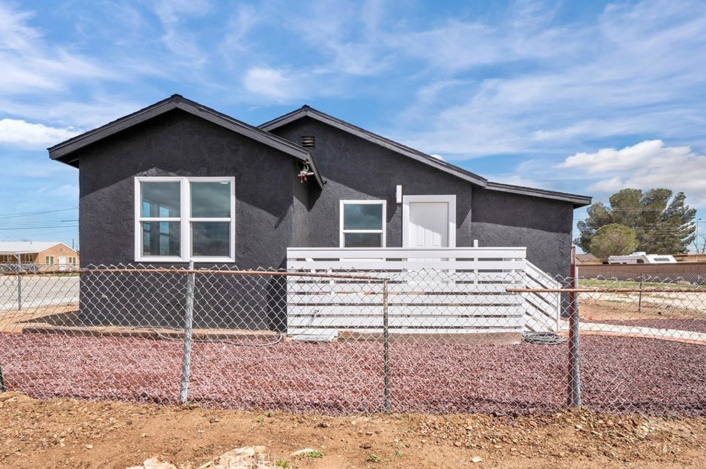 15670 L St, Mojave, CA 93501