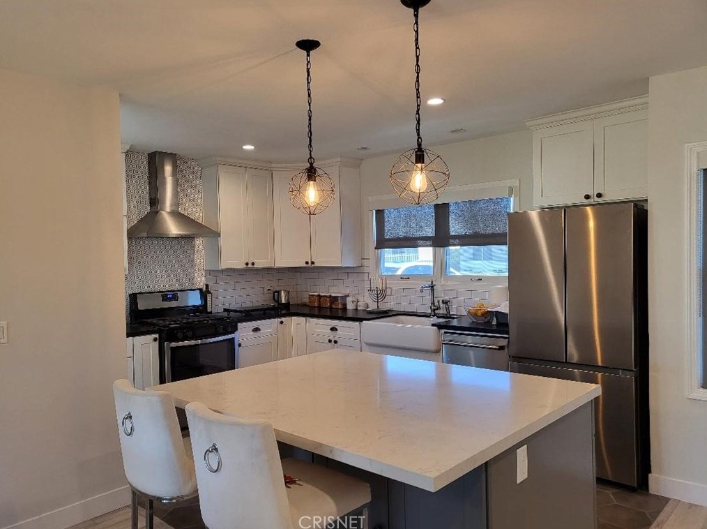 6331 Teesdale Ave, North Hollywood CA  91606-3127 exterior