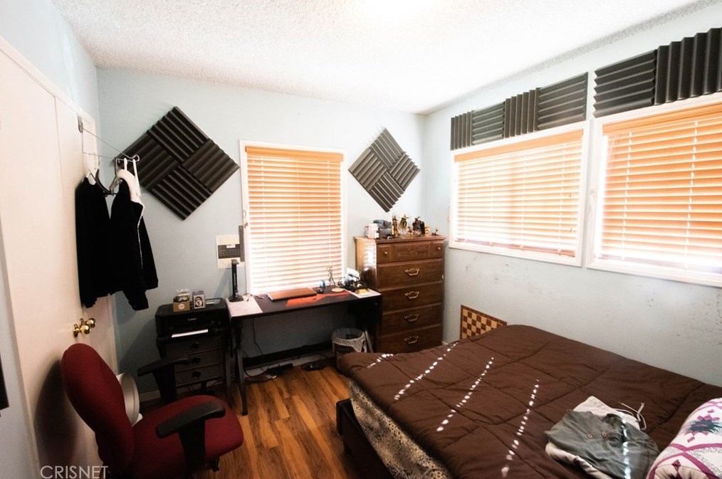 9885 Stanwin Ave, Los Angeles, CA 91331-5304