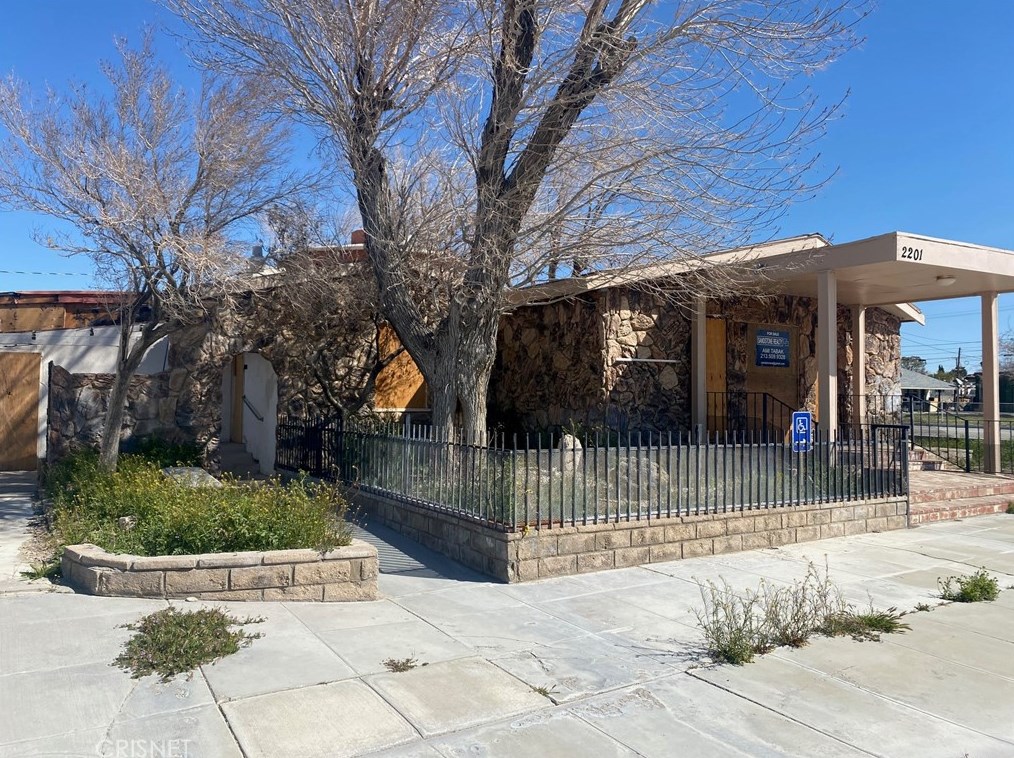 2201 Inyo St, Mojave, CA 93501