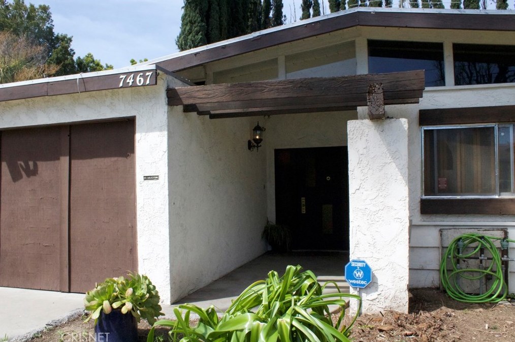 7467 Zelzah Ave, Los Angeles CA  91335-3222 exterior