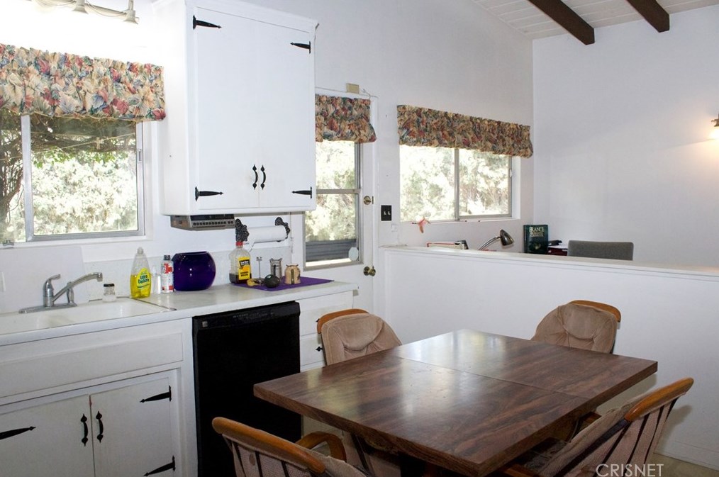 7467 Zelzah Ave, Los Angeles CA  91335-3222 exterior