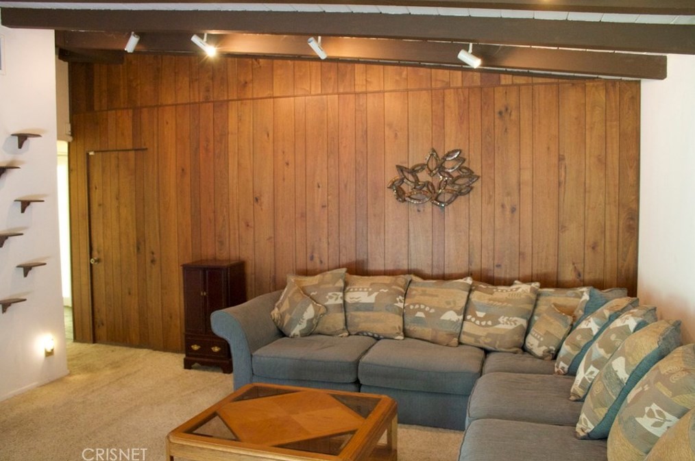 7467 Zelzah Ave, Los Angeles CA  91335-3222 exterior