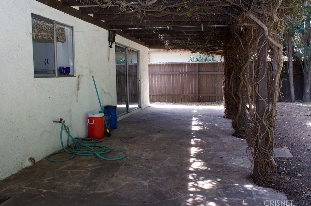 7467 Zelzah Ave, Los Angeles CA  91335-3222 exterior