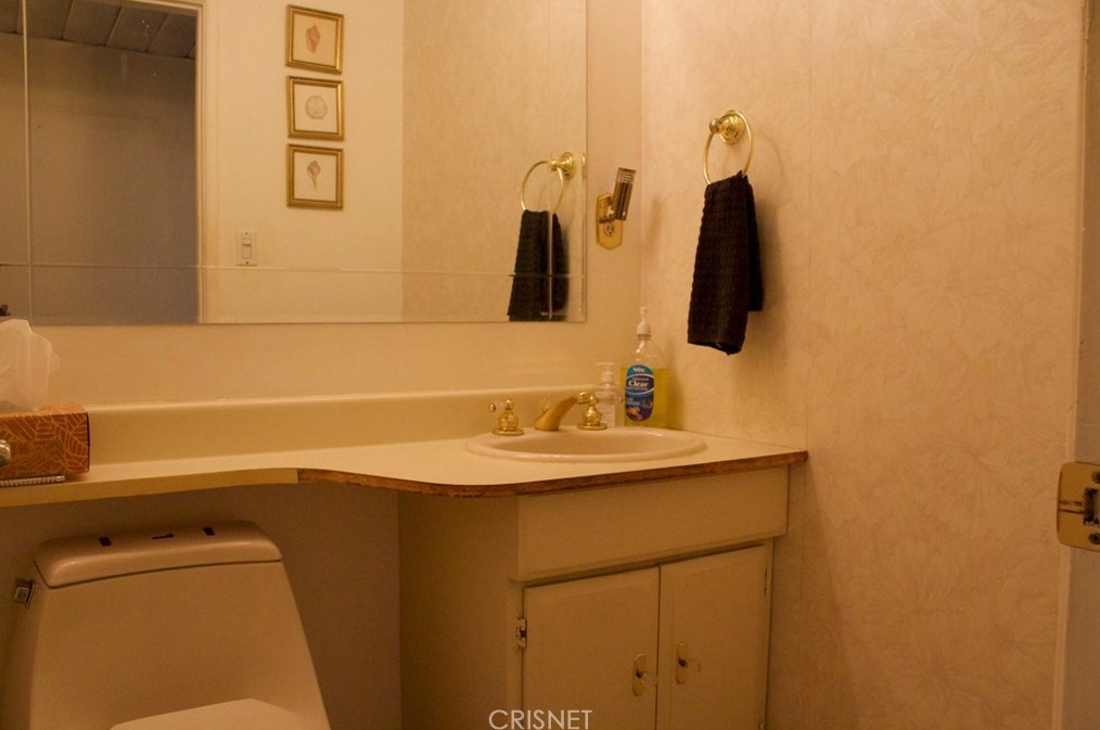 7467 Zelzah Ave, Los Angeles CA  91335-3222 exterior