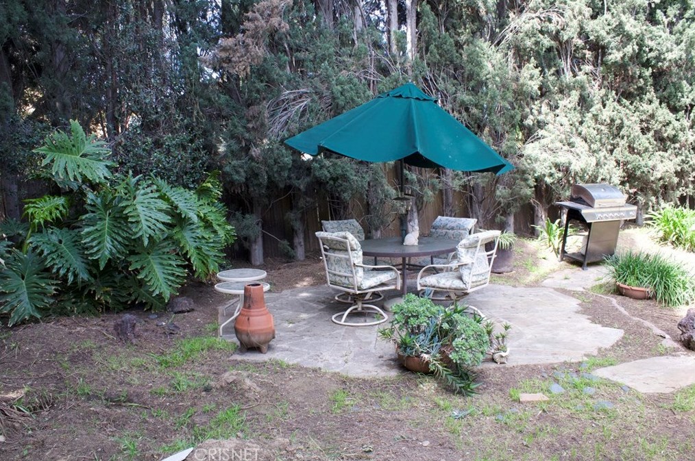 7467 Zelzah Ave, Los Angeles CA  91335-3222 exterior