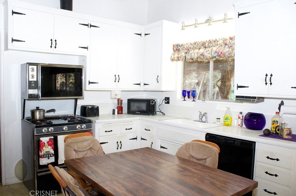 7467 Zelzah Ave, Los Angeles CA  91335-3222 exterior