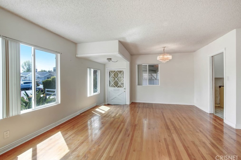 7743 Paso Robles Ave, Van Nuys, CA 91406