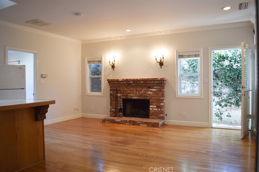 4638 Seratt Pl, North Hollywood, CA 91607