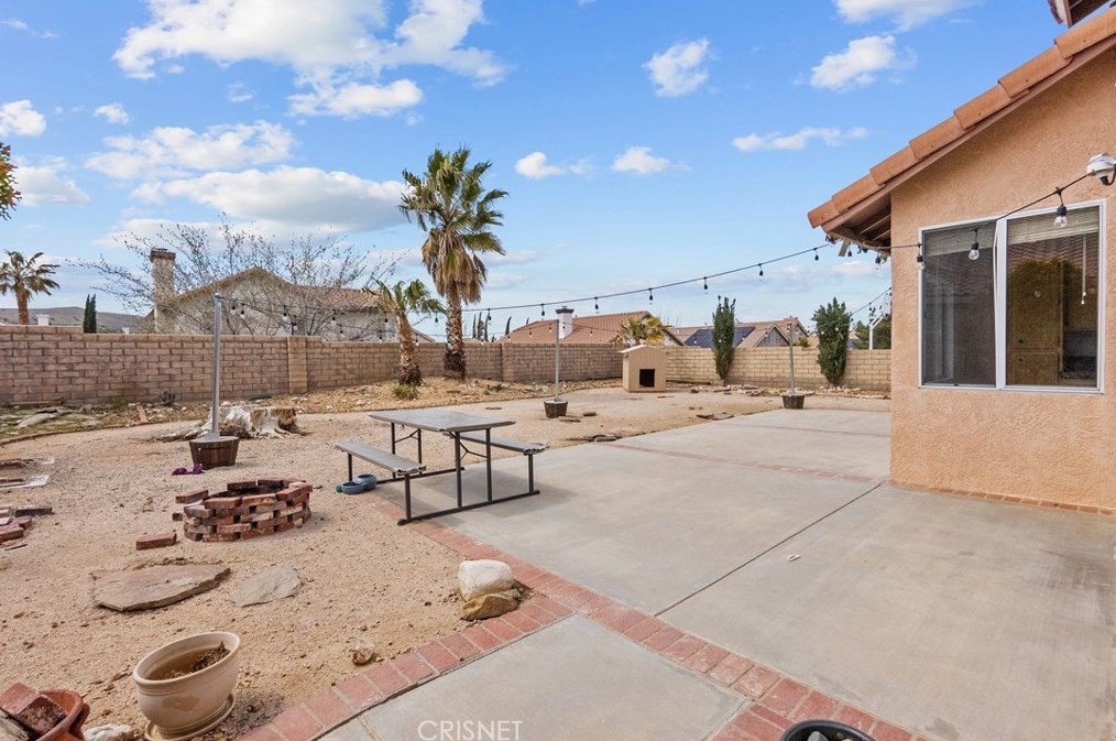 39909 Tesoro Ln, Palmdale CA  93551-4860 exterior