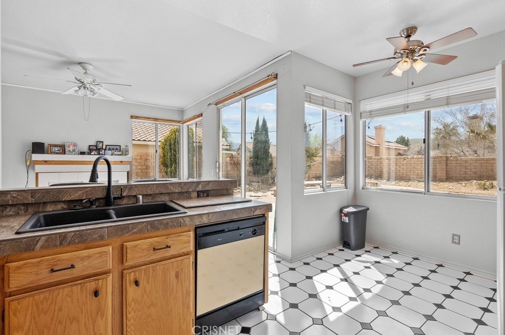 39909 Tesoro Ln, Palmdale CA  93551-4860 exterior