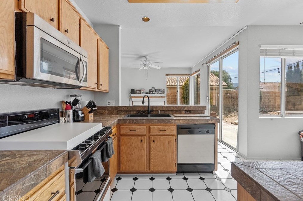 39909 Tesoro Ln, Palmdale CA  93551-4860 exterior