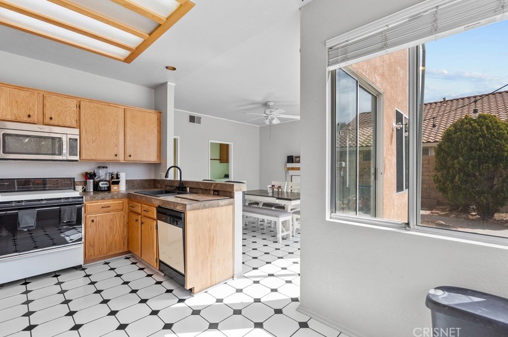 39909 Tesoro Ln, Palmdale CA  93551-4860 exterior