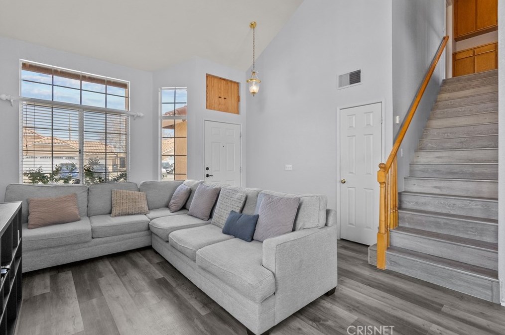 39909 Tesoro Ln, Palmdale CA  93551-4860 exterior