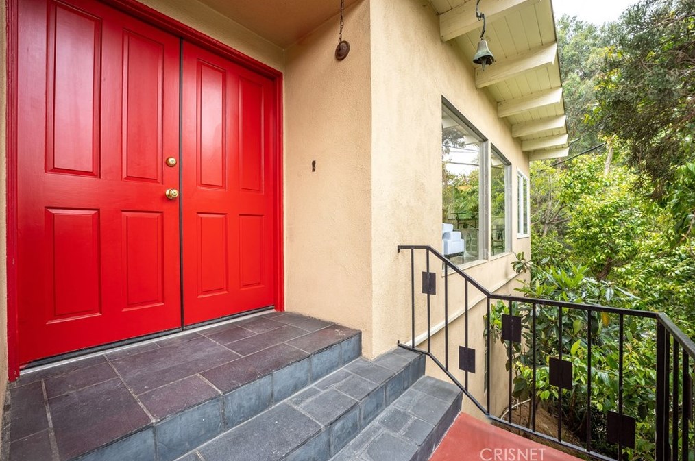8320 Yucca, Los Angeles, CA 90046-4100