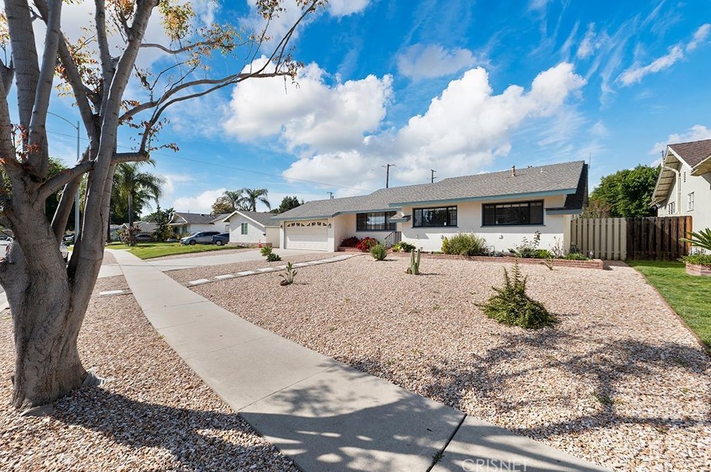 16255 Hiawatha St, San Fernando, CA 91344-6828