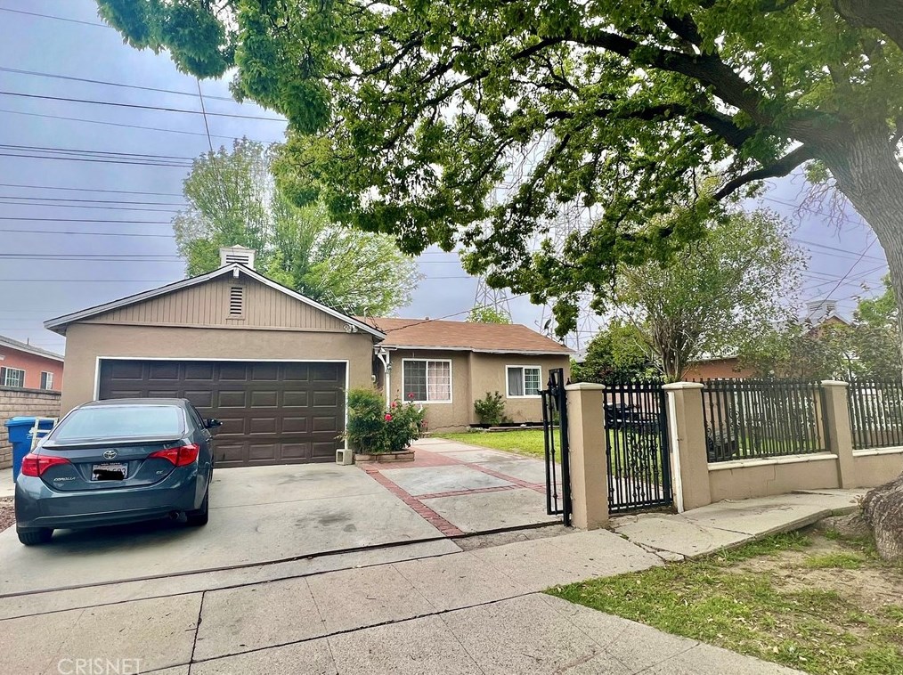8873 Roslyndale Ave, Los Angeles, CA 91331-5806