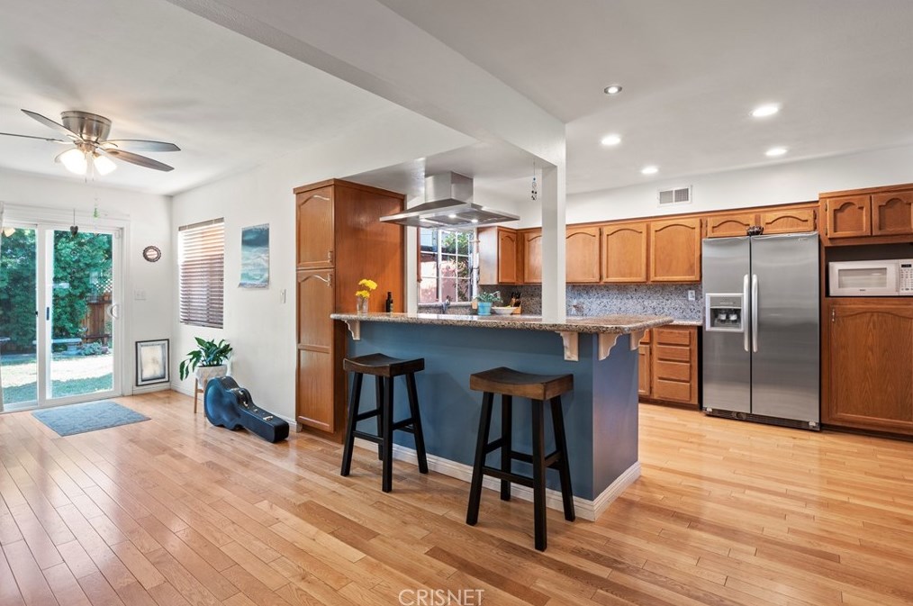 19128 Archwood St, Los Angeles CA  91335-5001 exterior