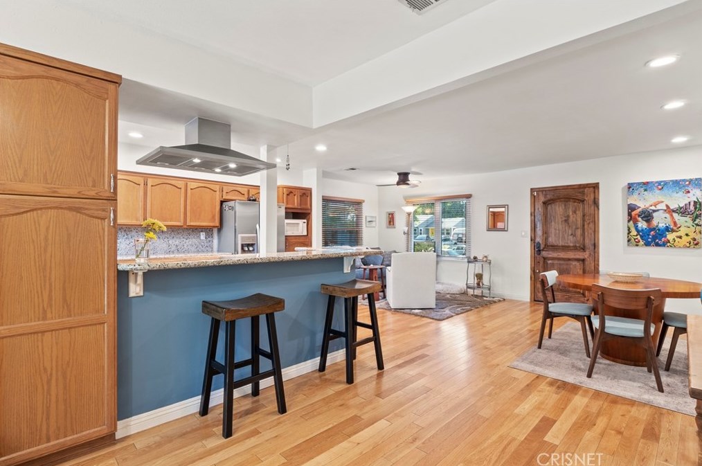 19128 Archwood St, Los Angeles CA  91335-5001 exterior