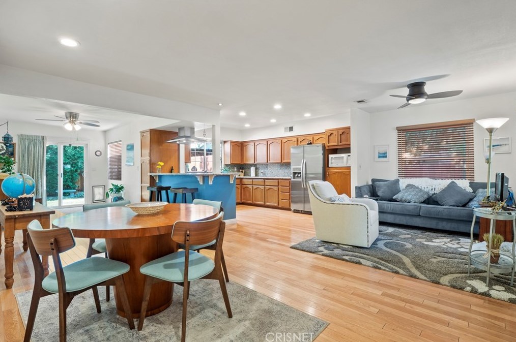 19128 Archwood St, Los Angeles CA  91335-5001 exterior