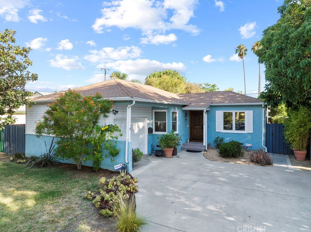 19128 Archwood St, Los Angeles, CA 91335-5001