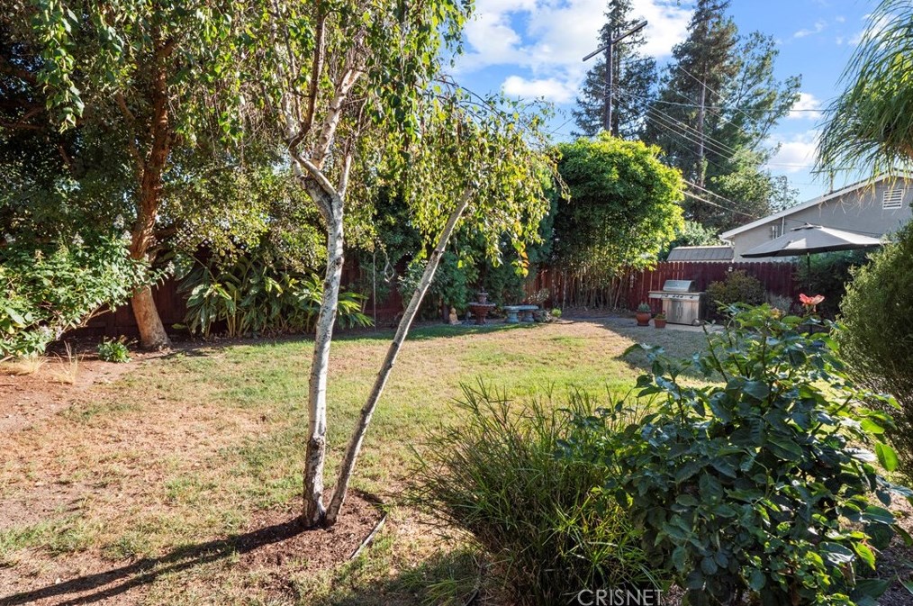 19128 Archwood St, Los Angeles CA  91335-5001 exterior