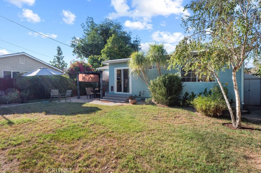 19128 Archwood St, Los Angeles CA  91335-5001 exterior