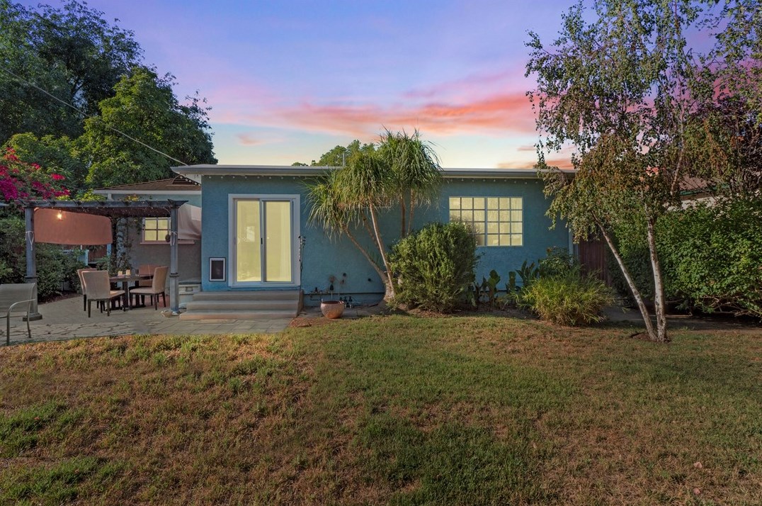 19128 Archwood St, Los Angeles CA  91335-5001 exterior