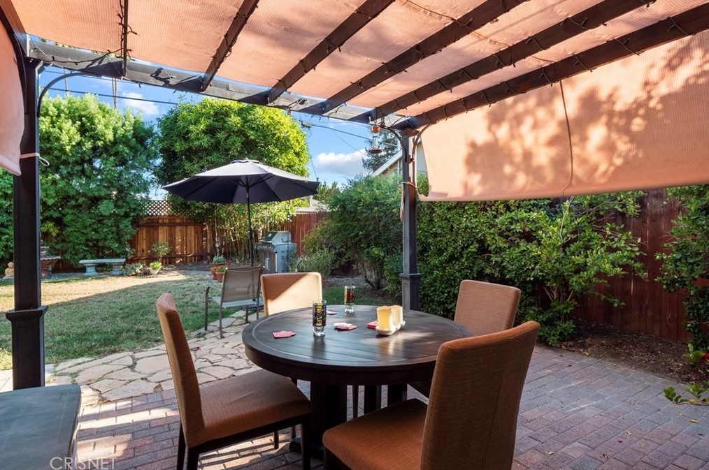 19128 Archwood St, Los Angeles CA  91335-5001 exterior