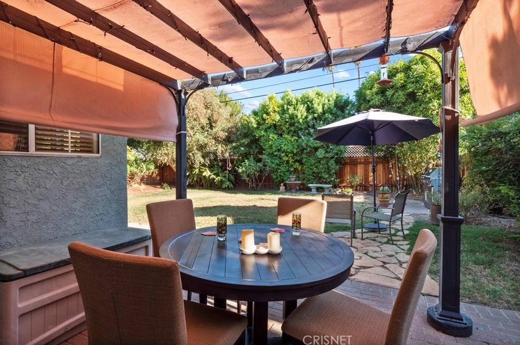 19128 Archwood St, Los Angeles CA  91335-5001 exterior